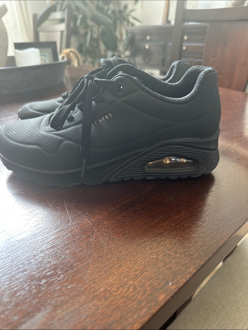 NEW Women’s Skechers Uno Black Athletic Air-Visible Cushion Sneakers